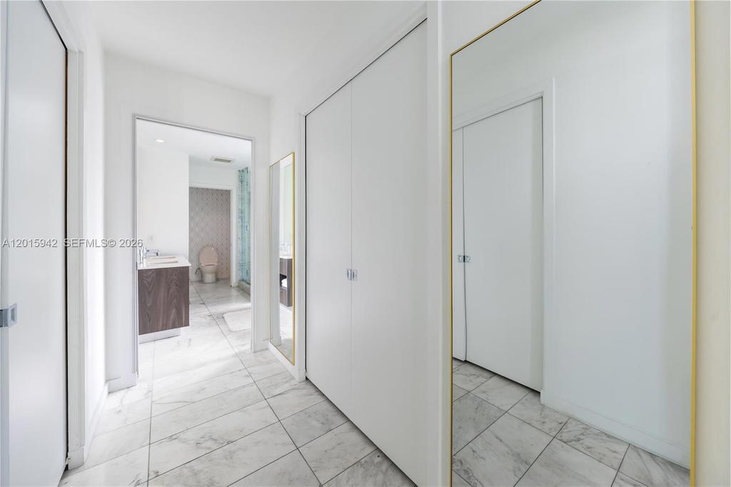 Real estate property located at 480 31st St #2407, Miami-dade, Gran Paraiso Condo, Miami, FL
