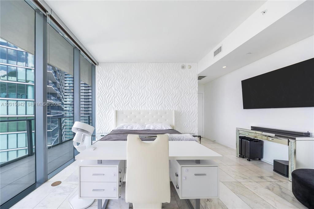 Real estate property located at 480 31st St #2407, Miami-dade, Gran Paraiso Condo, Miami, FL