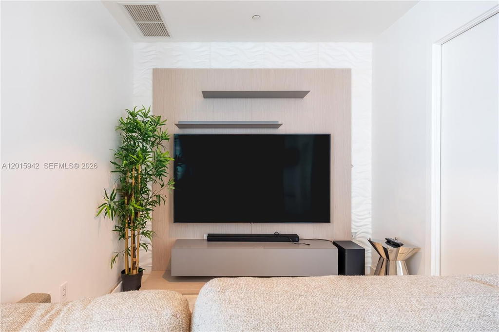 Real estate property located at 480 31st St #2407, Miami-dade, Gran Paraiso Condo, Miami, FL