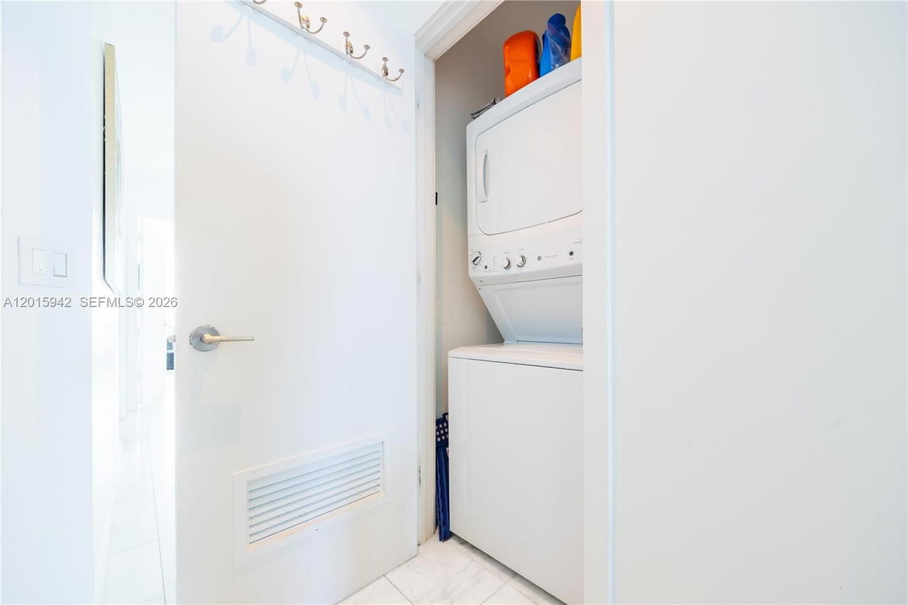 Real estate property located at 480 31st St #2407, Miami-dade, Gran Paraiso Condo, Miami, FL