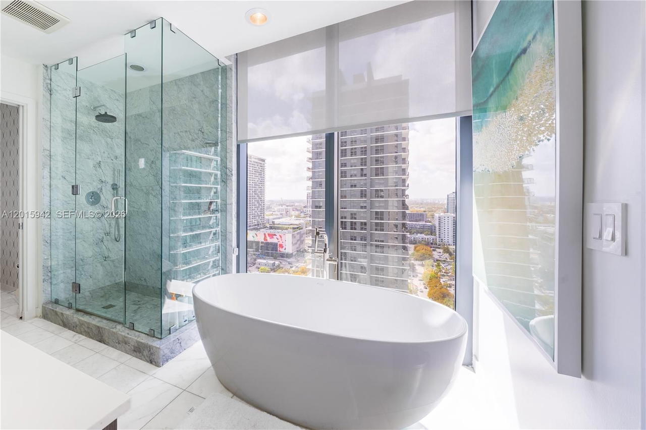 Real estate property located at 480 31st St #2407, Miami-dade, Gran Paraiso Condo, Miami, FL