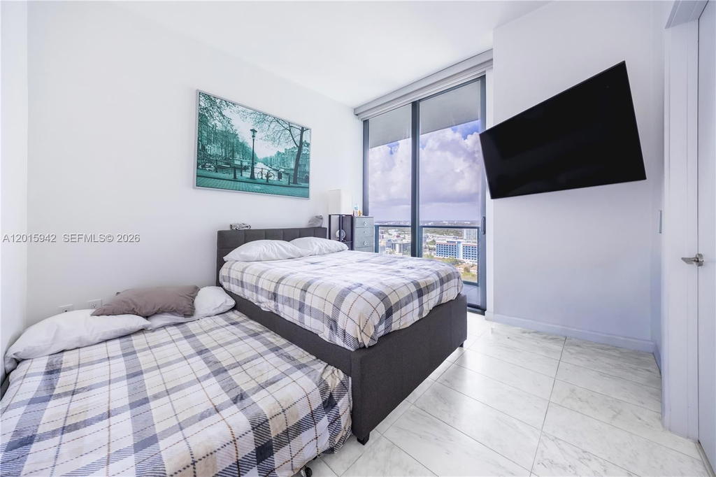 Real estate property located at 480 31st St #2407, Miami-dade, Gran Paraiso Condo, Miami, FL