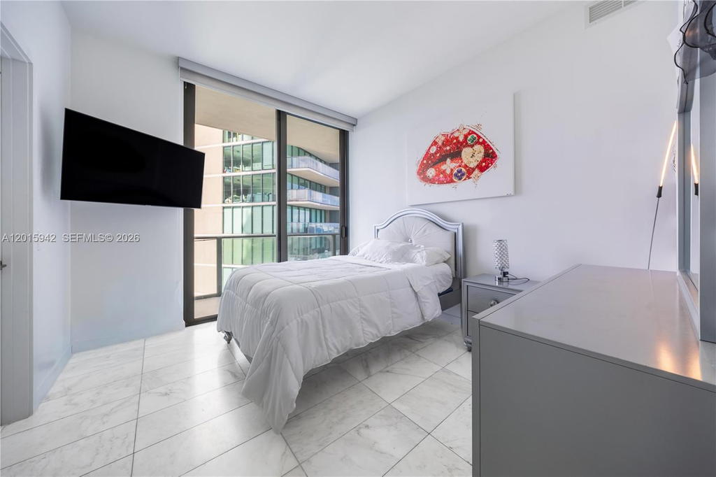 Real estate property located at 480 31st St #2407, Miami-dade, Gran Paraiso Condo, Miami, FL