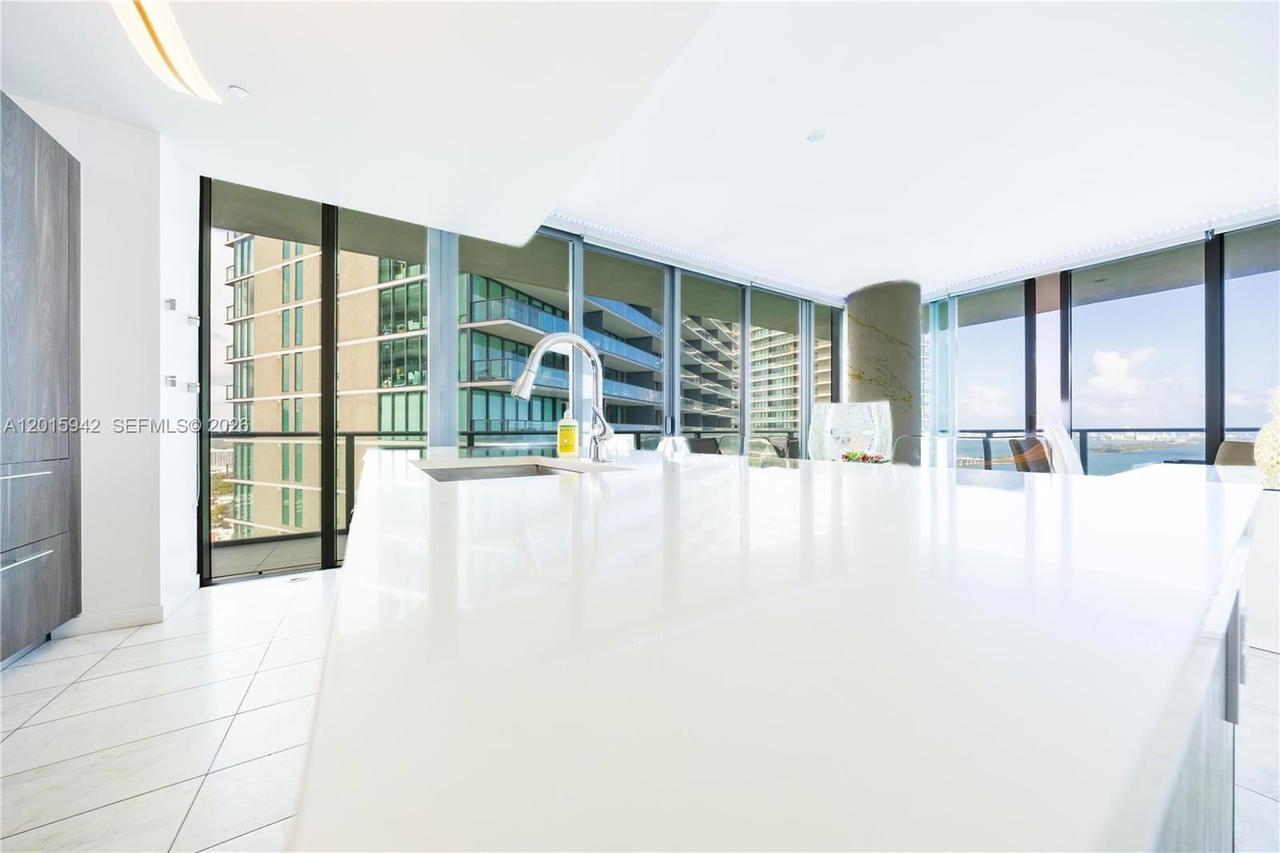 Real estate property located at 480 31st St #2407, Miami-dade, Gran Paraiso Condo, Miami, FL