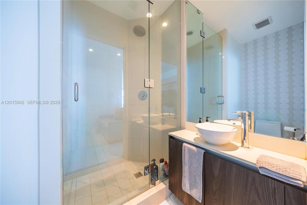 Real estate property located at 480 31st St #2407, Miami-dade, Gran Paraiso Condo, Miami, FL