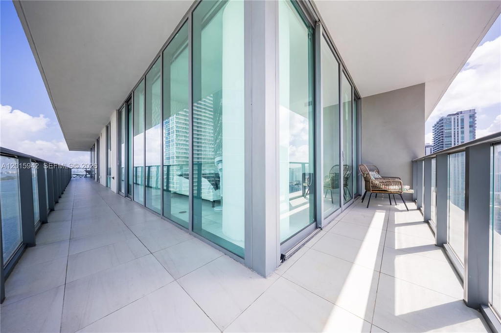 Real estate property located at 480 31st St #2407, Miami-dade, Gran Paraiso Condo, Miami, FL