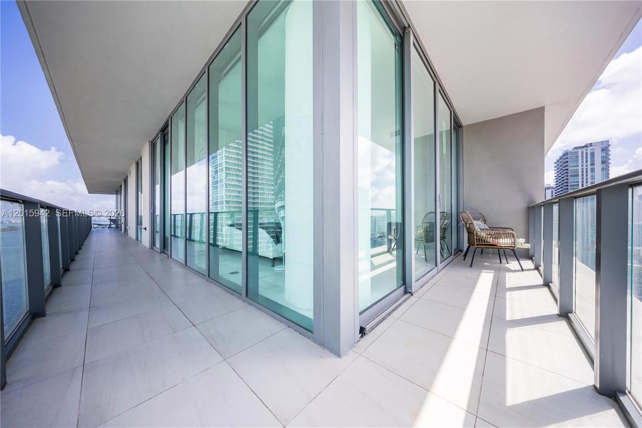 Real estate property located at 480 31st St #2407, Miami-dade, Gran Paraiso Condo, Miami, FL
