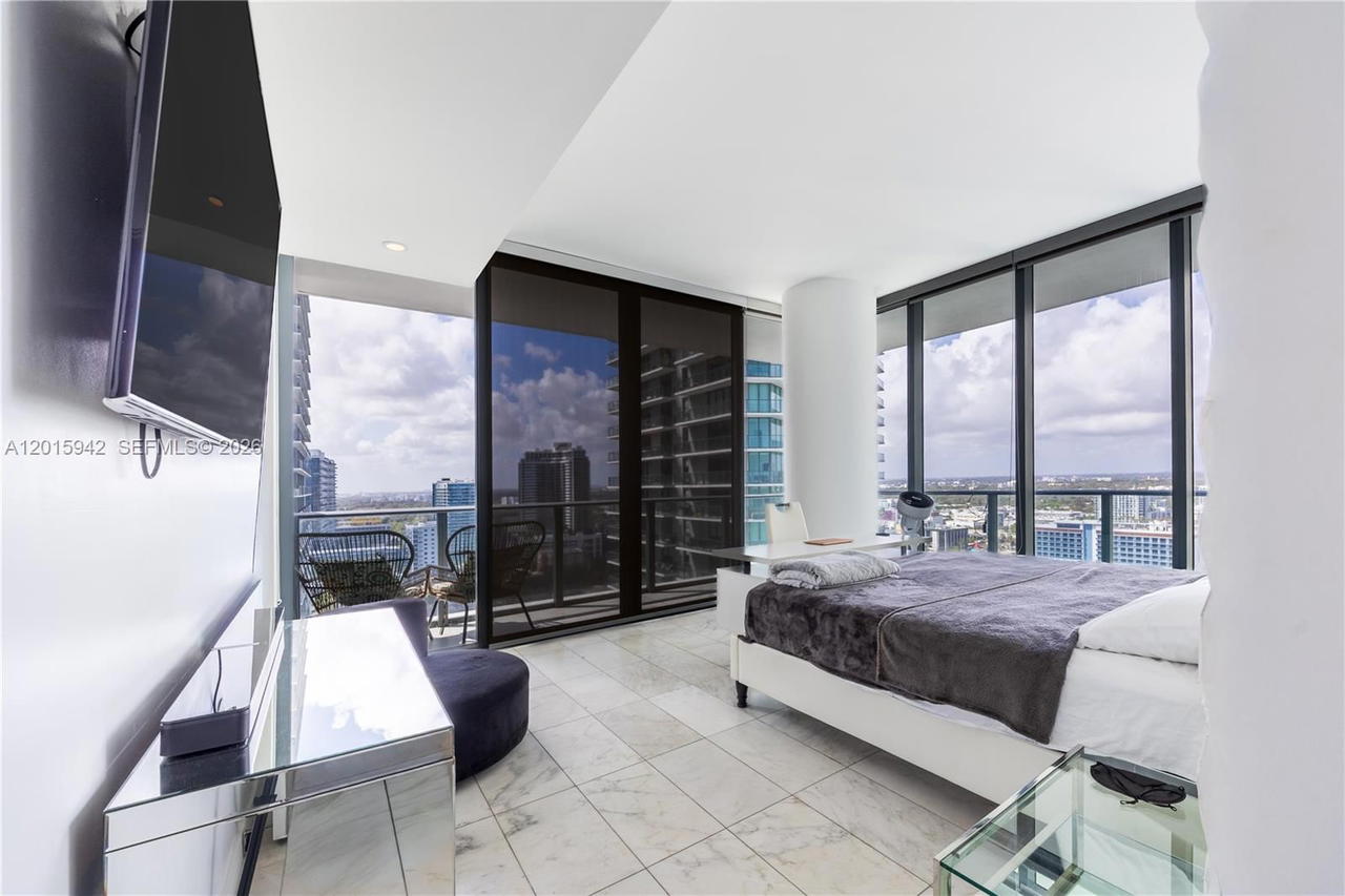 Real estate property located at 480 31st St #2407, Miami-dade, Gran Paraiso Condo, Miami, FL