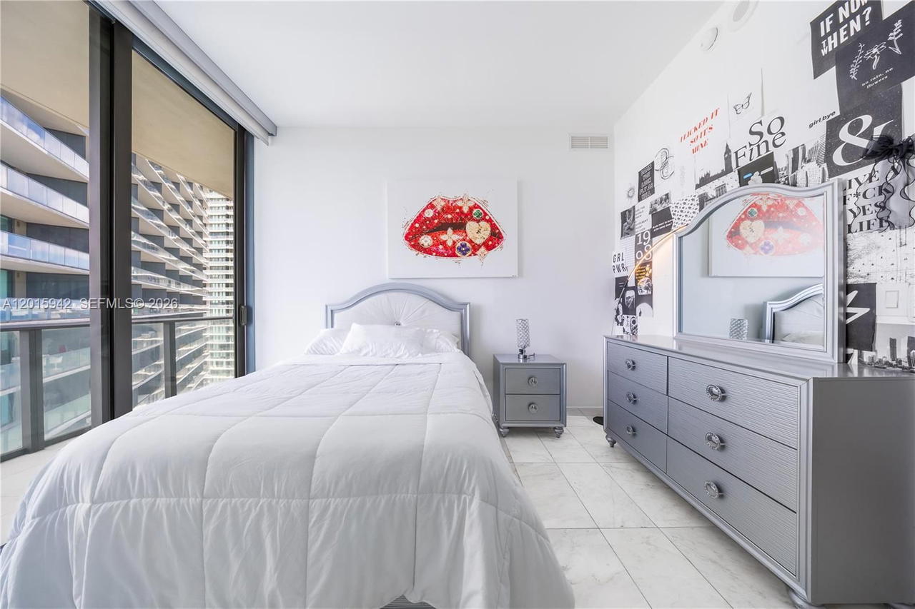 Real estate property located at 480 31st St #2407, Miami-dade, Gran Paraiso Condo, Miami, FL