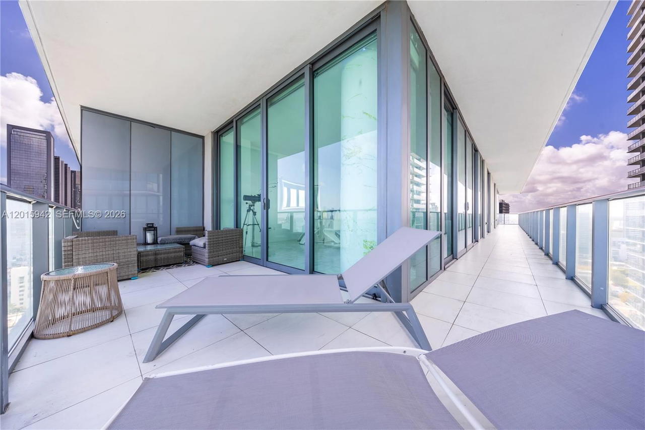 Real estate property located at 480 31st St #2407, Miami-dade, Gran Paraiso Condo, Miami, FL