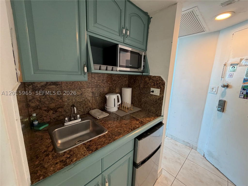 Real estate property located at 5445 Collins Ave #1606, Miami-dade, Castle Beach Club Condo, Miami Beach, FL