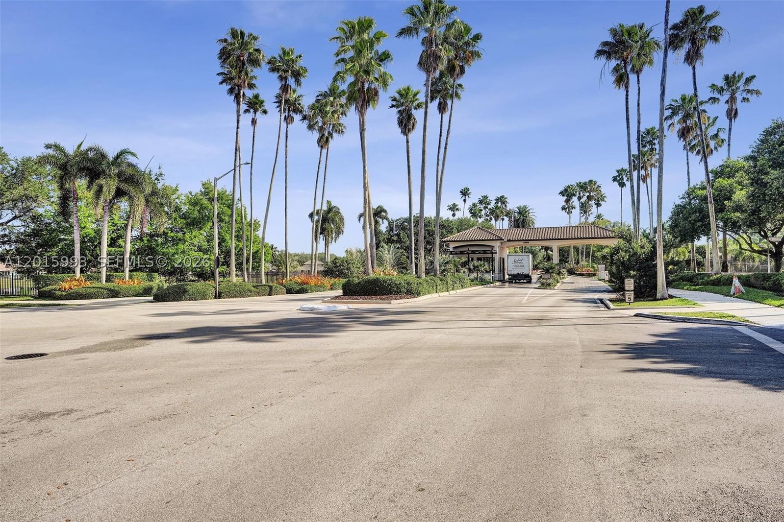 Real estate property located at 10403 Santiago St, Broward, Embassy Lakes, Cooper City, FL