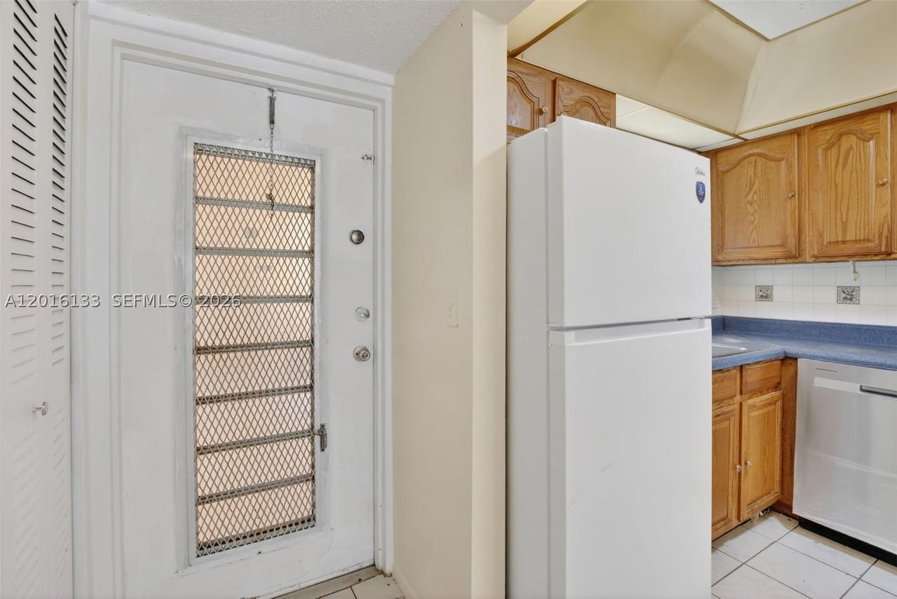 Real estate property located at 3048 Sunrise Lakes Dr #220, Broward, Quail Run Of Sunrise, Sunrise, FL