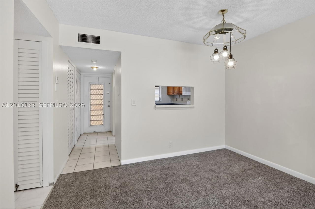 Real estate property located at 3048 Sunrise Lakes Dr #220, Broward, Quail Run Of Sunrise, Sunrise, FL
