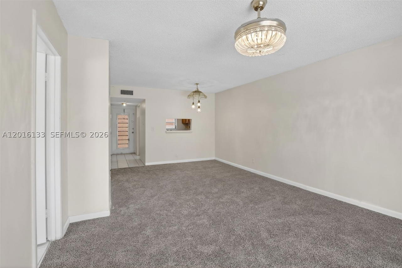 Real estate property located at 3048 Sunrise Lakes Dr #220, Broward, Quail Run Of Sunrise, Sunrise, FL