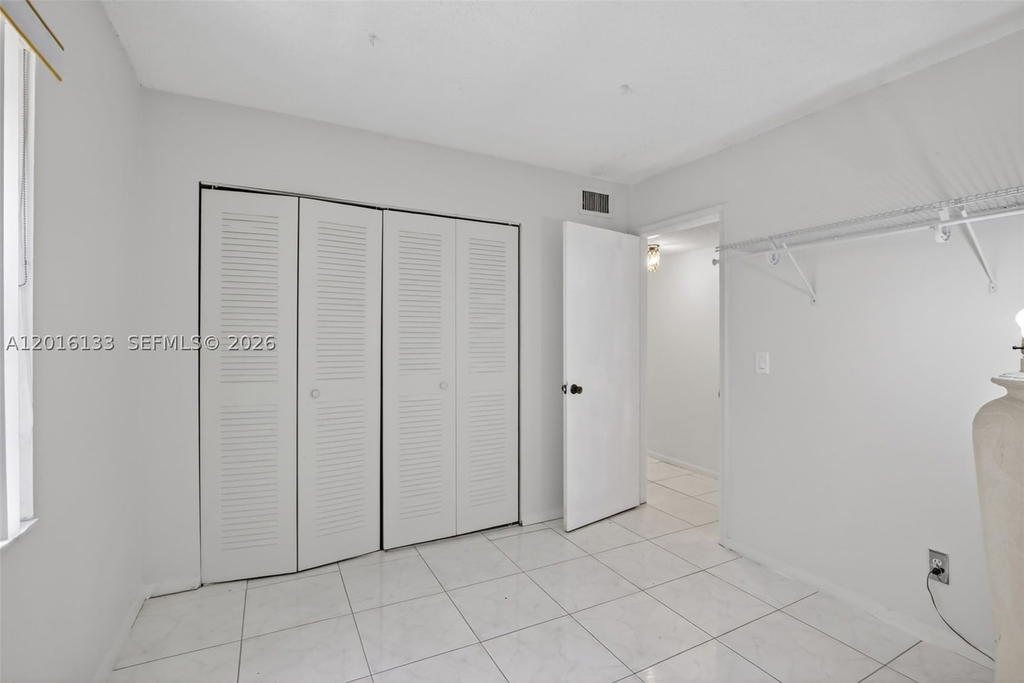 Real estate property located at 3048 Sunrise Lakes Dr #220, Broward, Quail Run Of Sunrise, Sunrise, FL