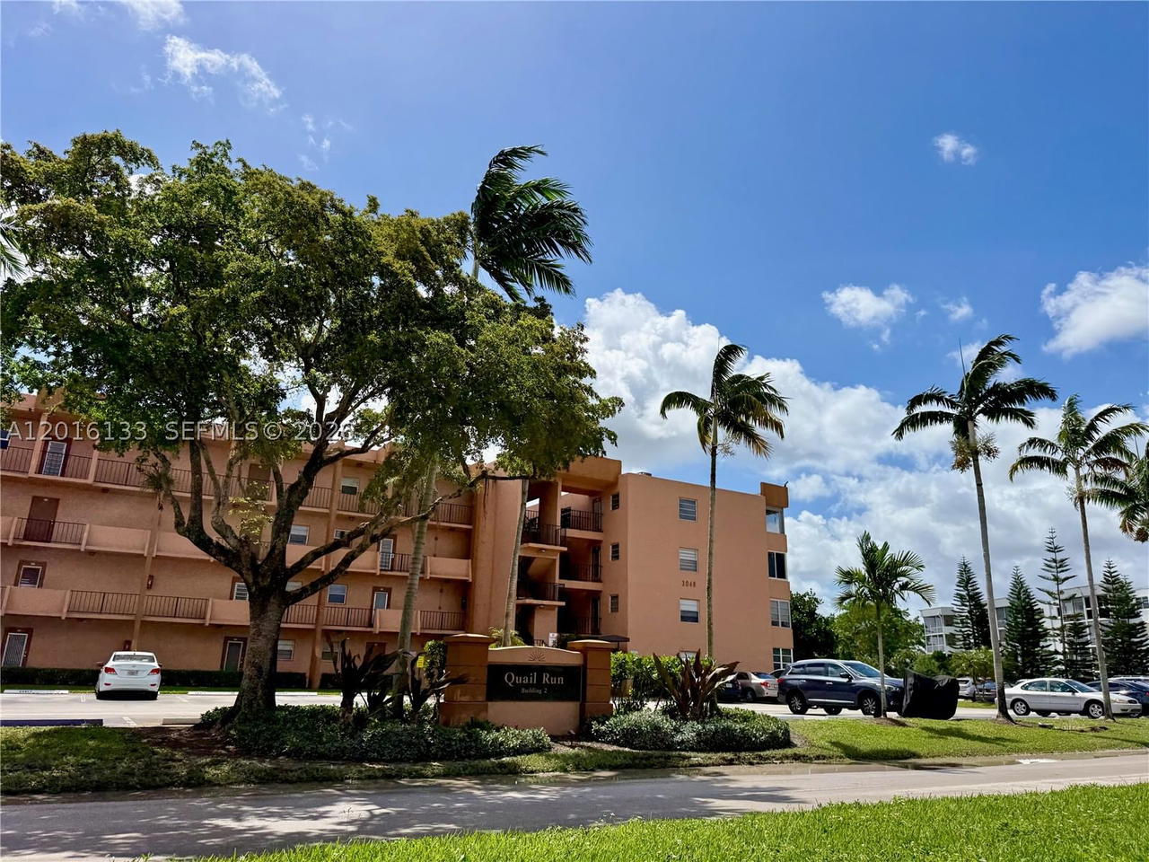 Real estate property located at 3048 Sunrise Lakes Dr #220, Broward, Quail Run Of Sunrise, Sunrise, FL