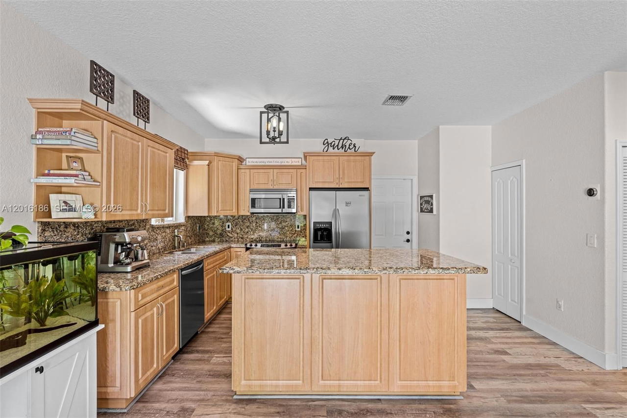 Real estate property located at 16238 91st Ave, Miami-dade, Royal Garden Estates, Miami Lakes, FL