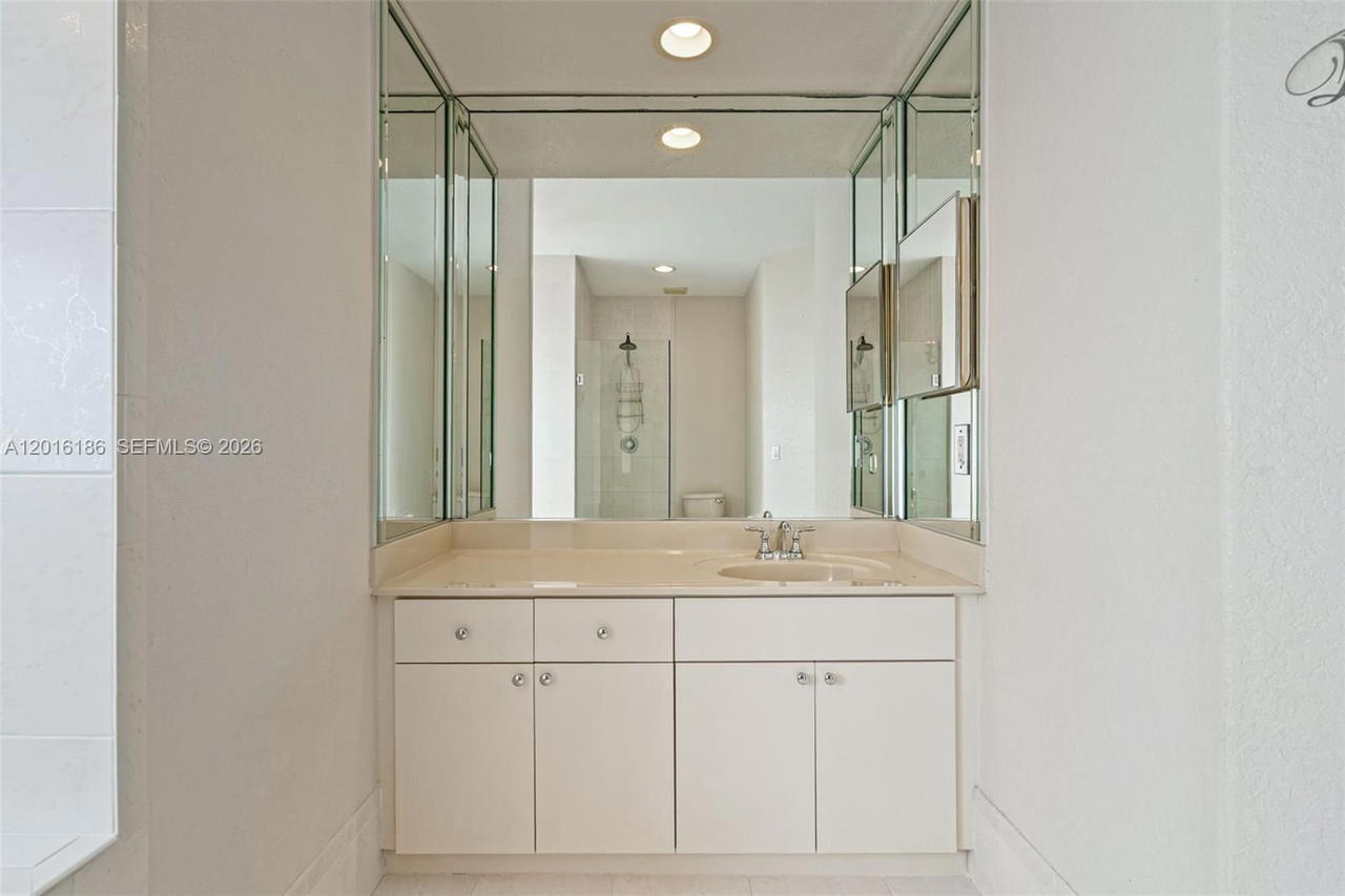 Real estate property located at 16238 91st Ave, Miami-dade, Royal Garden Estates, Miami Lakes, FL