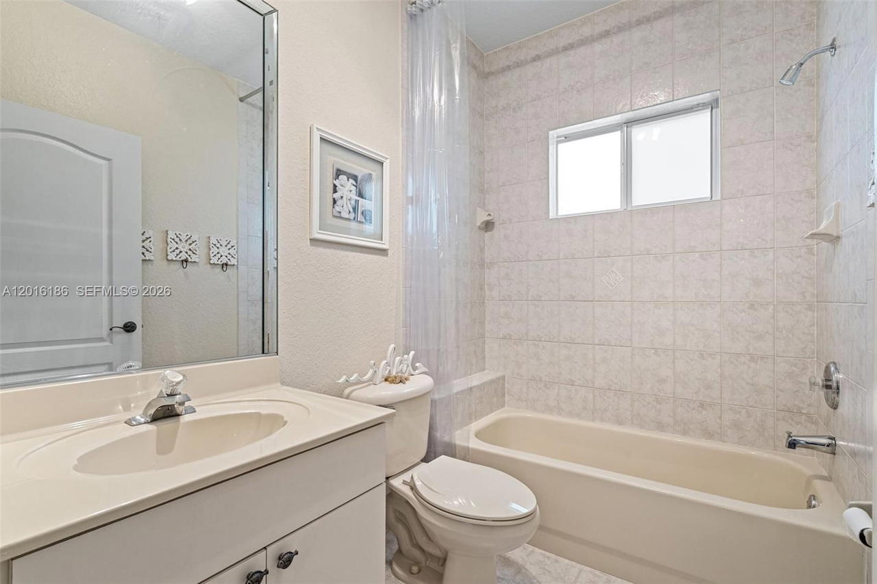 Real estate property located at 16238 91st Ave, Miami-dade, Royal Garden Estates, Miami Lakes, FL