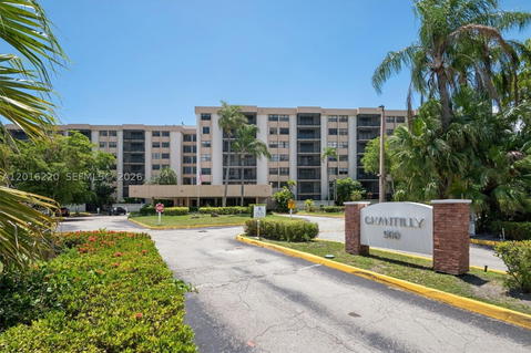 Real estate property located at 900 195th St #414, Miami-dade, Chantilly Condo, Miami, FL