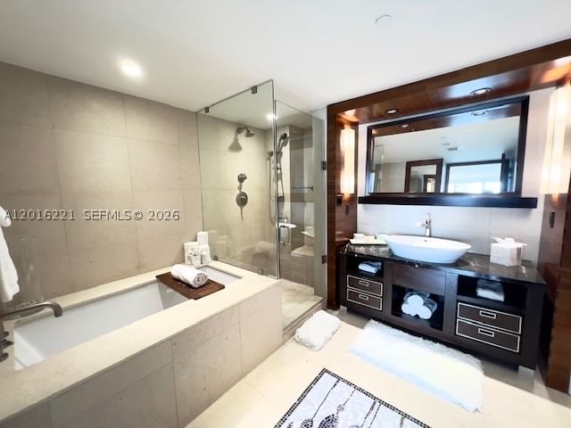 Real estate property located at 6801 Collins Ave #718 (deed 707), Miami-dade, Central Carillon Beach Co, Miami Beach, FL
