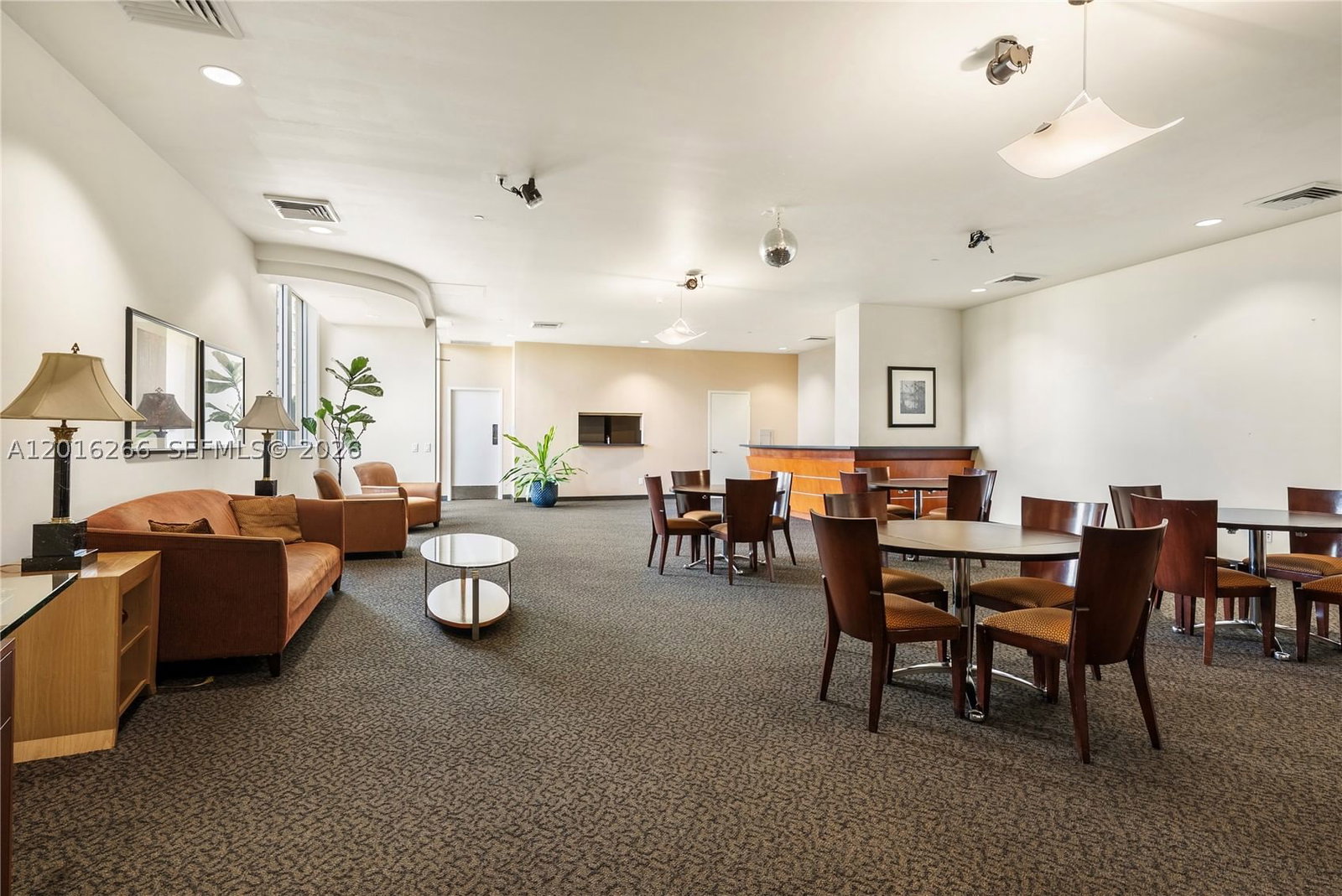 Real estate property located at 2475 Brickell Ave #2206, Miami-dade, The Metropolitan Condo, Miami, FL