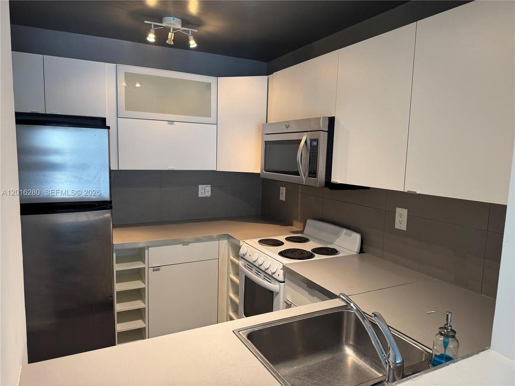 Real estate property located at 492 165th St Rd C-314, Miami-dade, Montecarlo Condo, Miami, FL