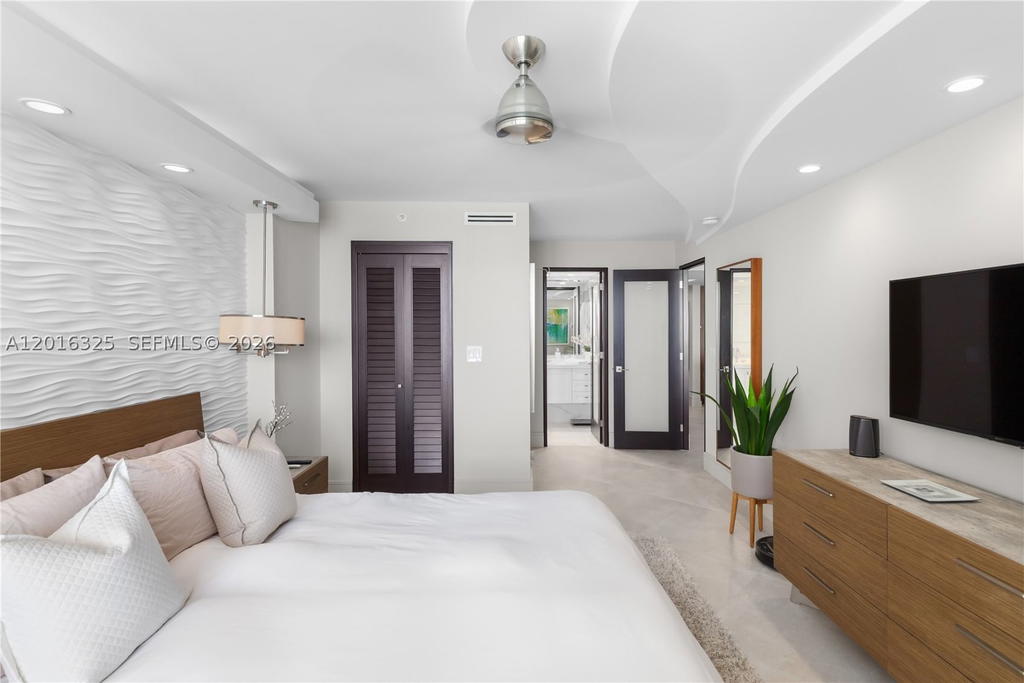 Real estate property located at 2555 Collins Ave #2205, Miami-dade, Club Atlantis Condo, Miami Beach, FL