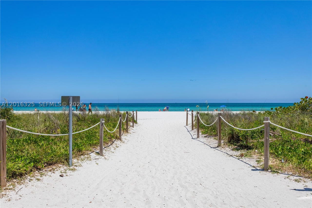 Real estate property located at 2555 Collins Ave #2205, Miami-dade, Club Atlantis Condo, Miami Beach, FL