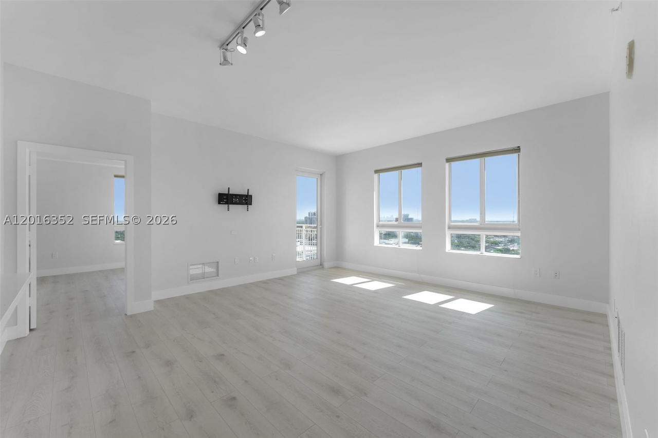 Real estate property located at 7350 89th St #2202S, Miami-dade, Toscano Condo, Miami, FL