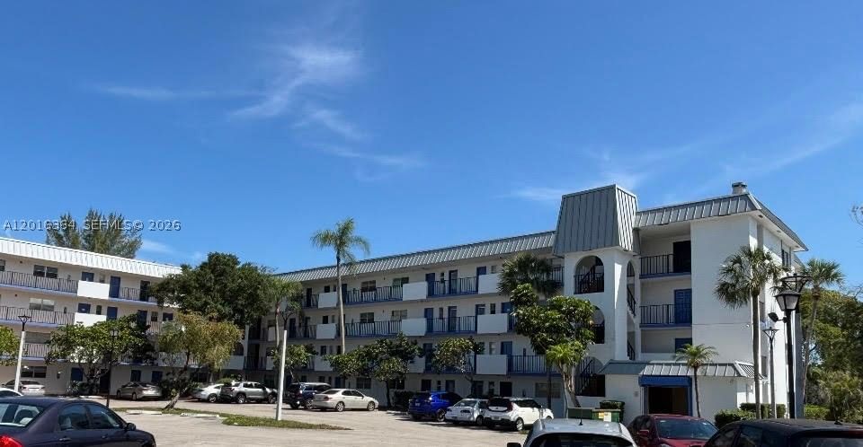 Real estate property located at 6100 Falls Cir Dr #404, Broward, Inverrary Country Club, Lauderhill, FL