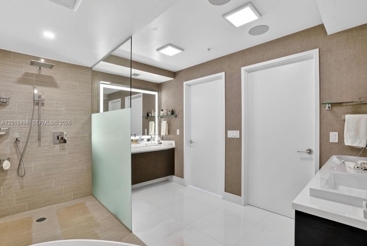 Real estate property located at 330 Sunny Isles Blvd #5-2301, Miami-dade, Parque Towers Condo, Sunny Isles Beach, FL