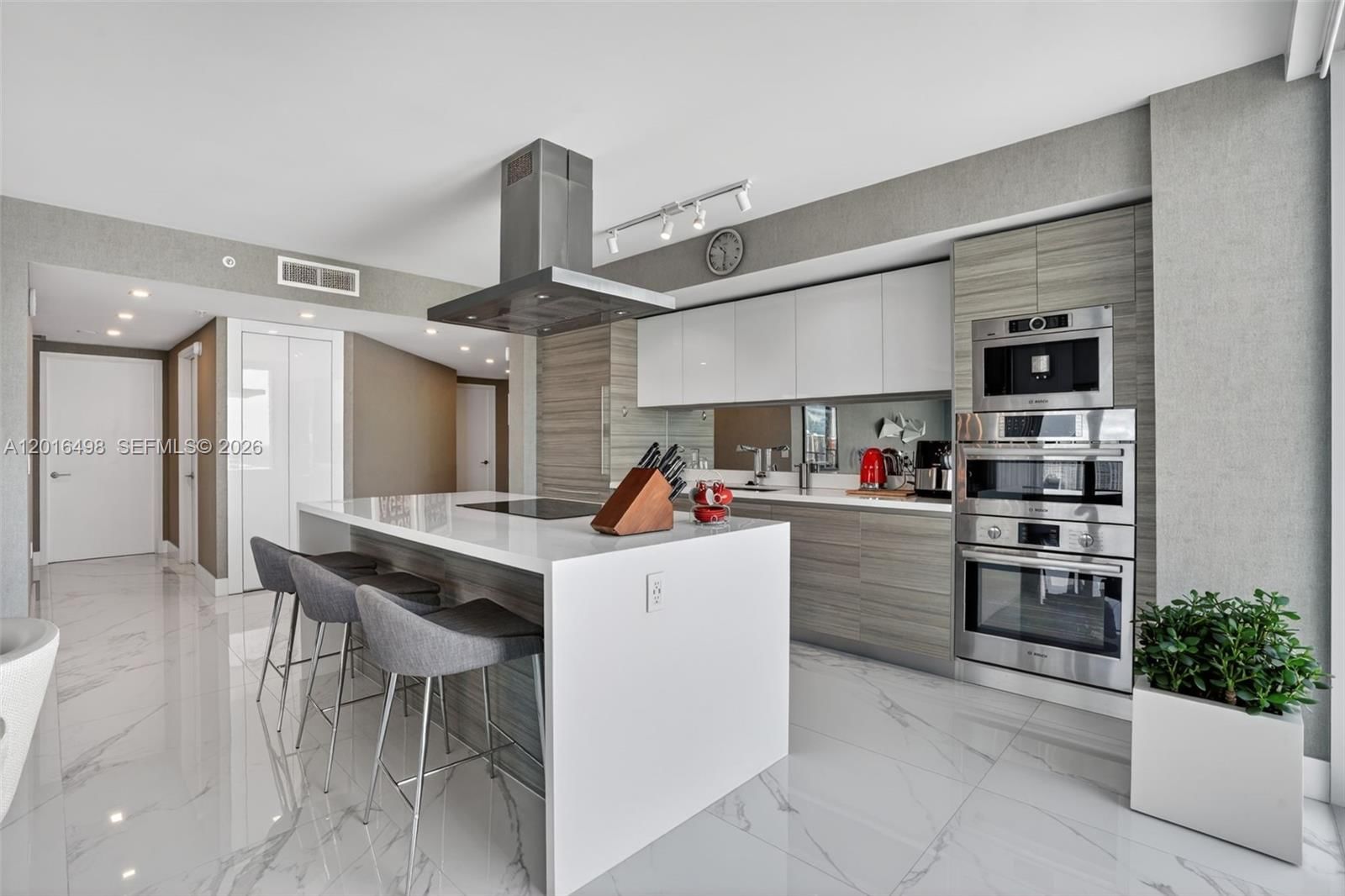 Real estate property located at 330 Sunny Isles Blvd #5-2301, Miami-dade, Parque Towers Condo, Sunny Isles Beach, FL