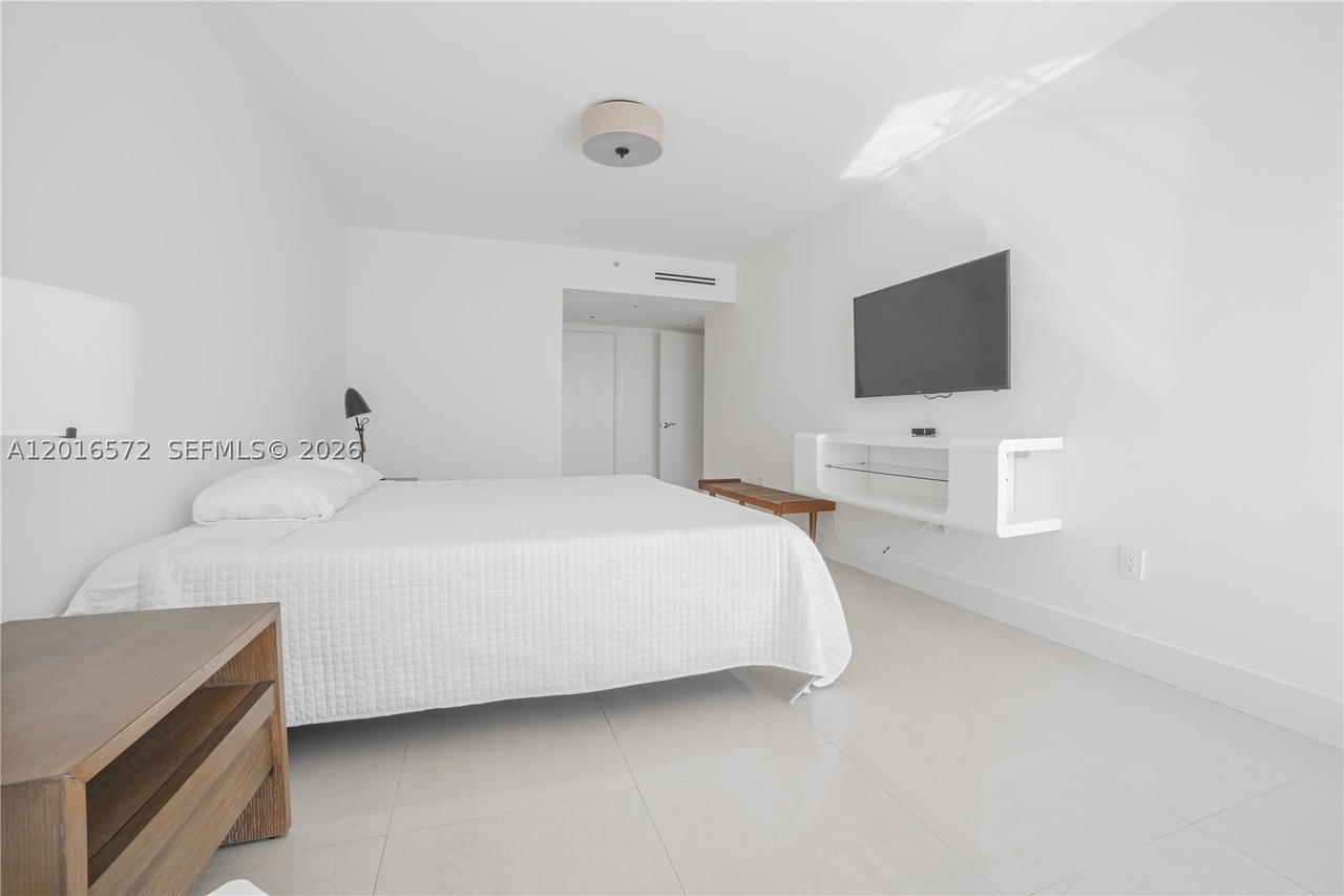Real estate property located at 6301 Collins Ave #1102, Miami-dade, La Gorce Palace Condo, Miami Beach, FL