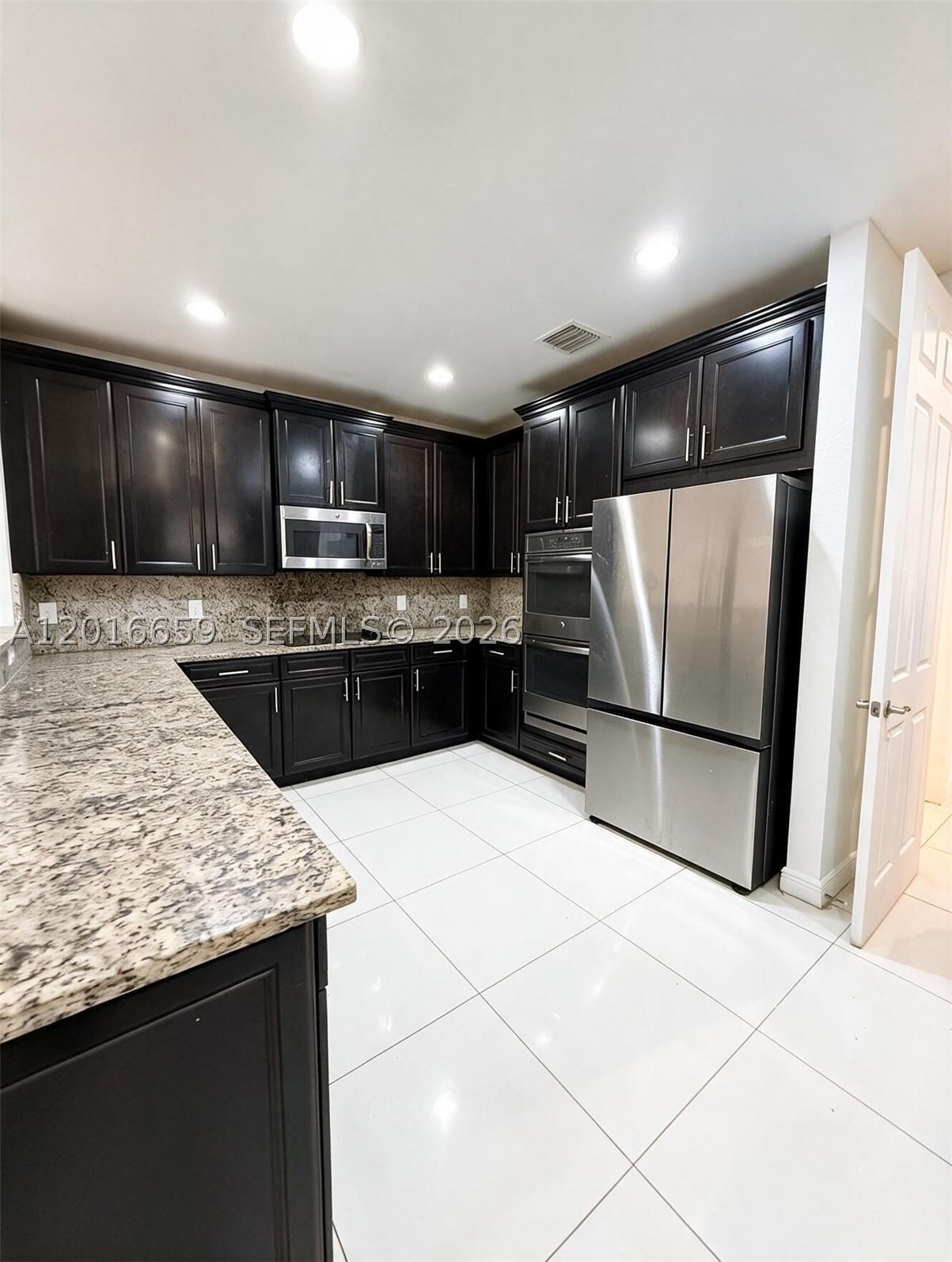 Real estate property located at 9845 86th Ter, Miami-dade, Doral Breeze, Doral, FL