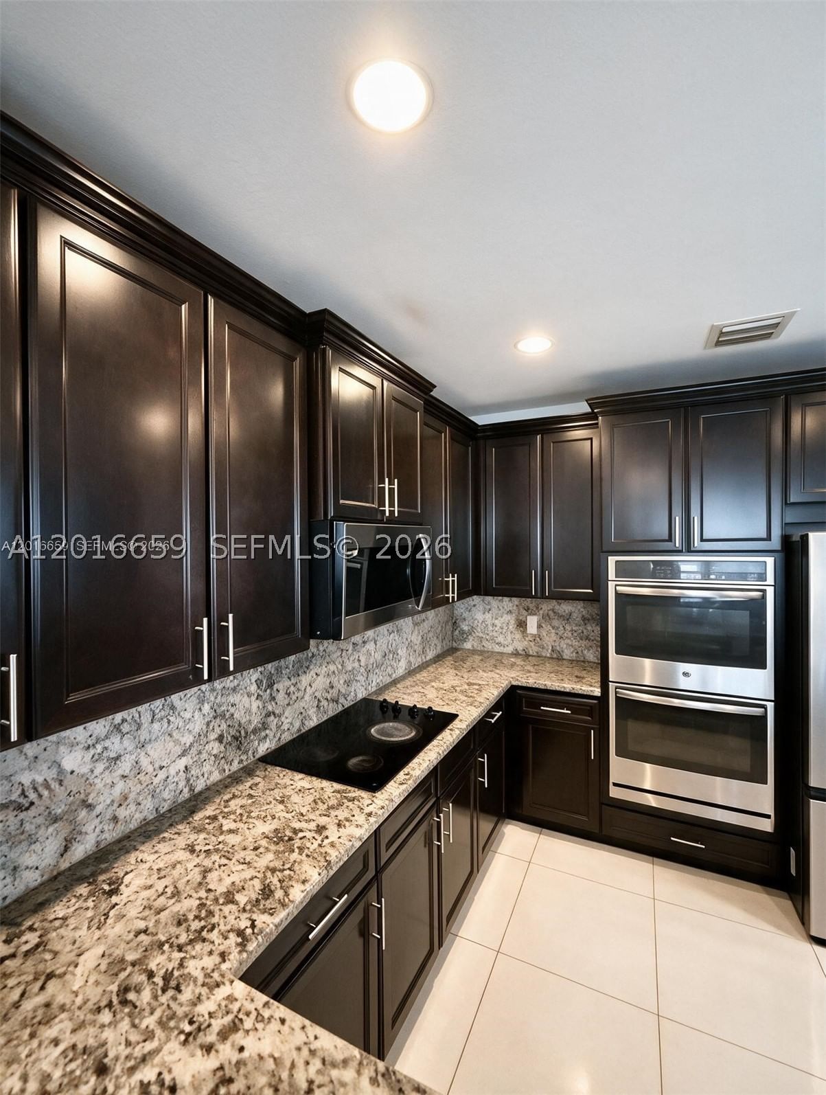 Real estate property located at 9845 86th Ter, Miami-dade, Doral Breeze, Doral, FL