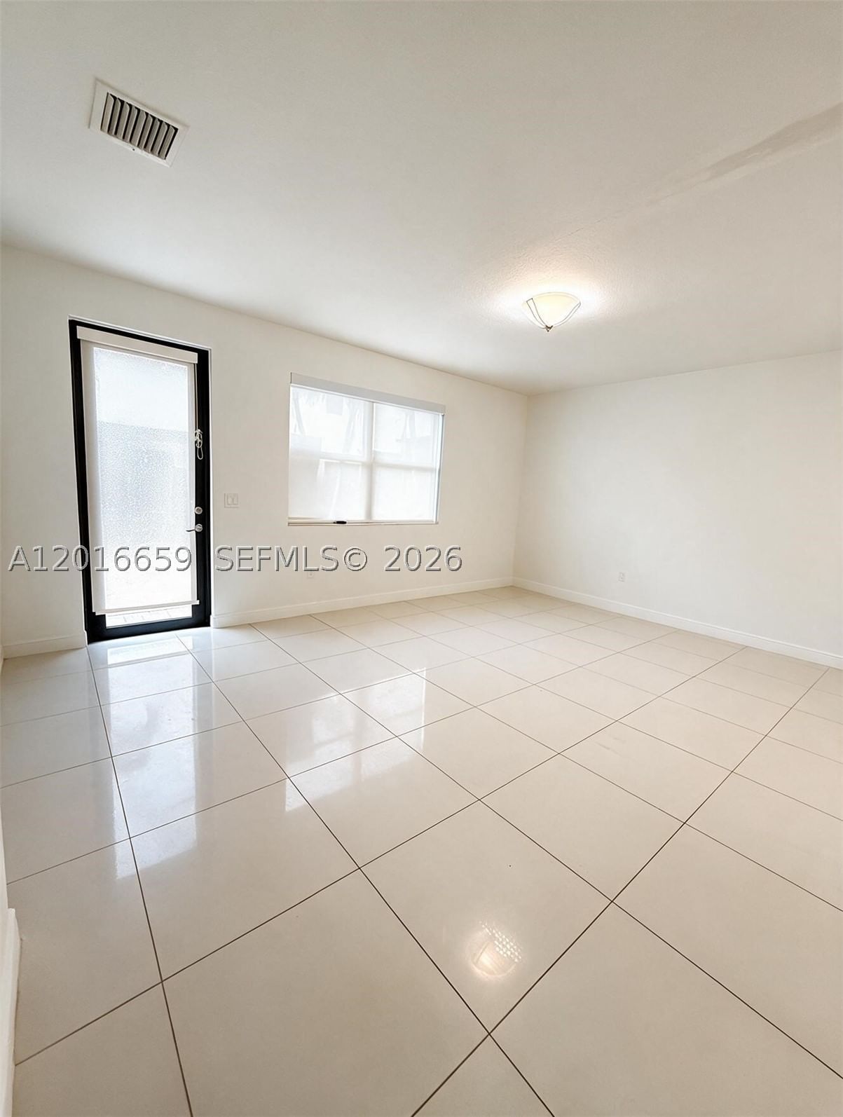 Real estate property located at 9845 86th Ter, Miami-dade, Doral Breeze, Doral, FL