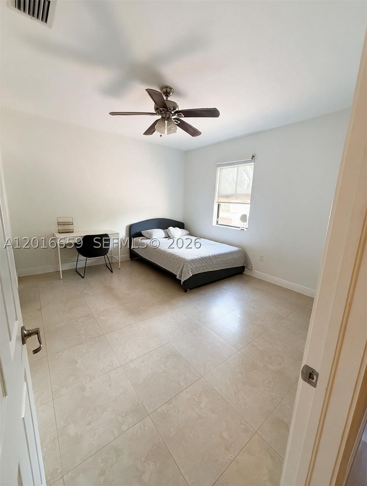 Real estate property located at 9845 86th Ter, Miami-dade, Doral Breeze, Doral, FL