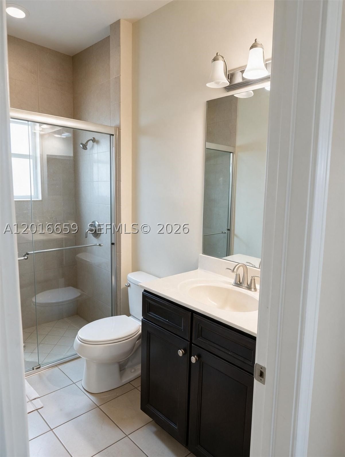 Real estate property located at 9845 86th Ter, Miami-dade, Doral Breeze, Doral, FL