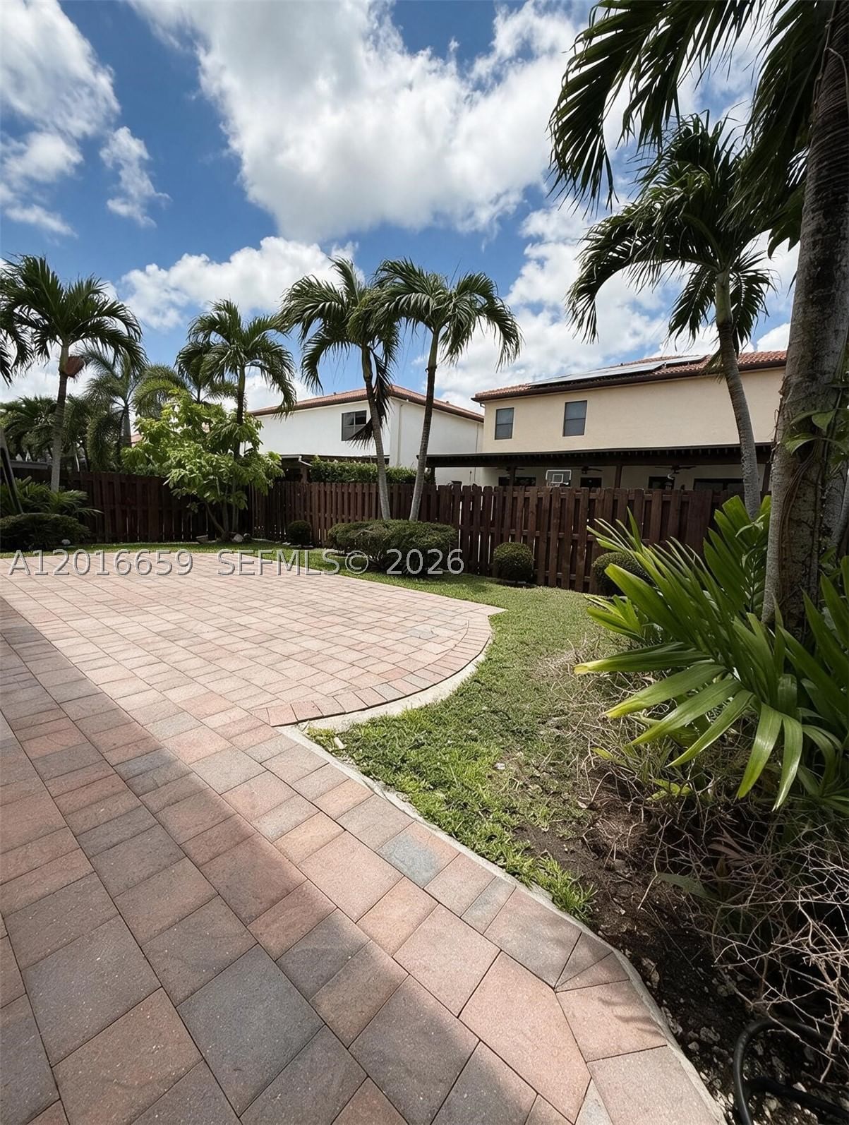 Real estate property located at 9845 86th Ter, Miami-dade, Doral Breeze, Doral, FL