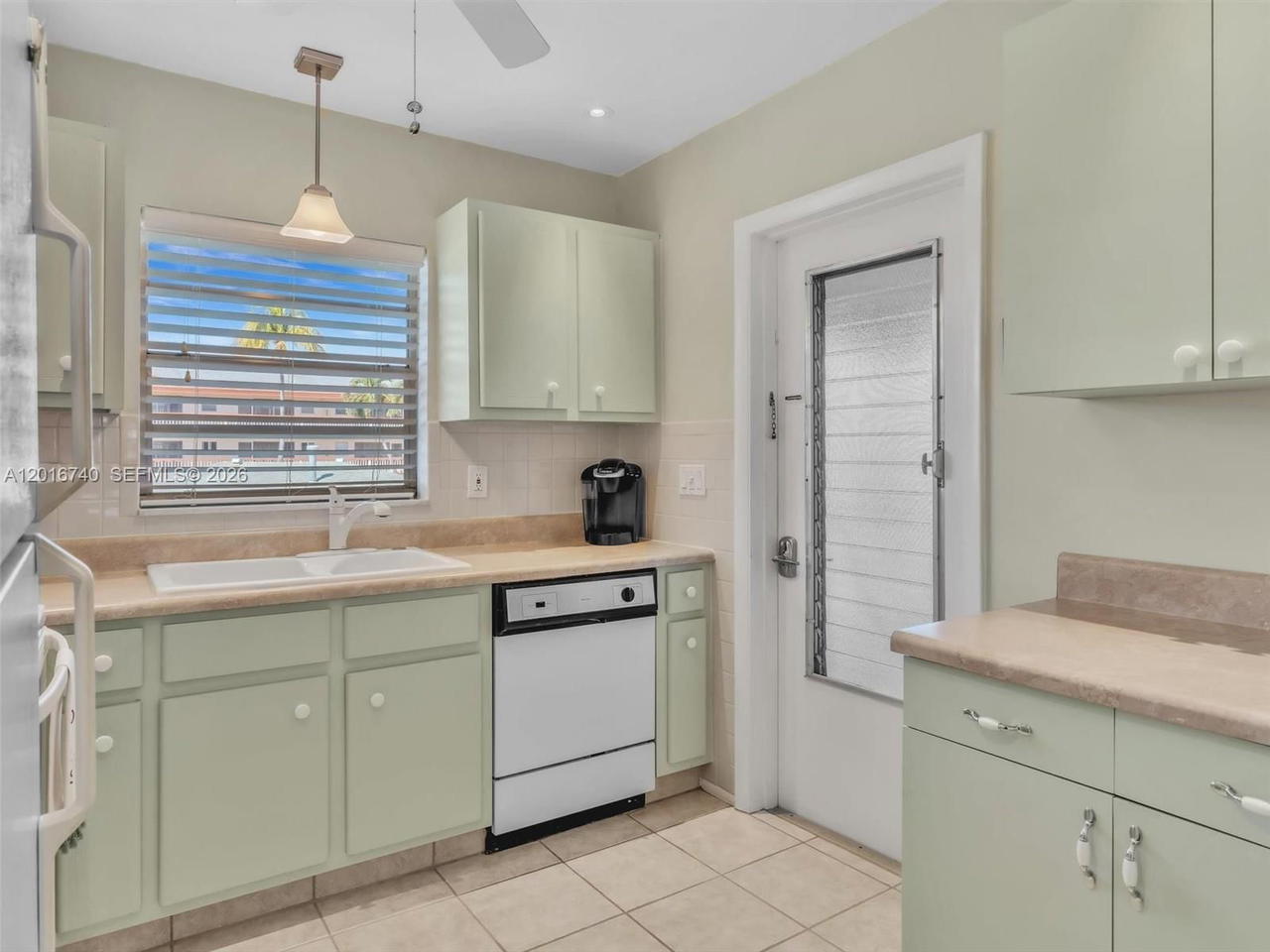 Real estate property located at 5300 Washington St J216, Broward, Beverly Hills Condo Numbe, Hollywood, FL