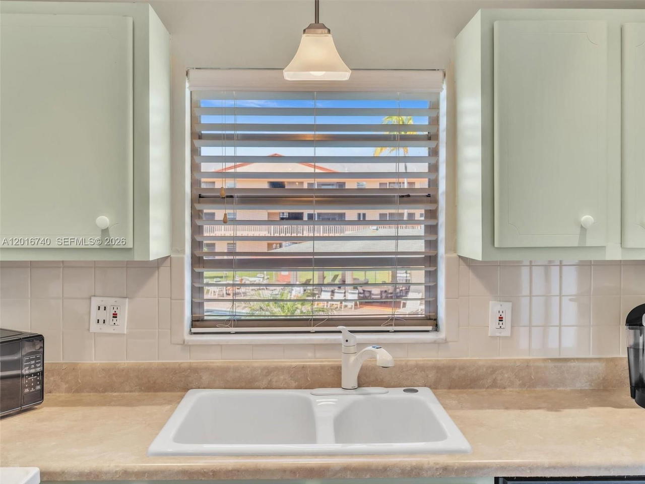 Real estate property located at 5300 Washington St J216, Broward, Beverly Hills Condo Numbe, Hollywood, FL