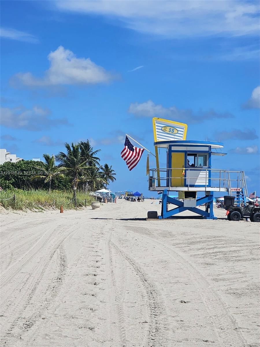 Real estate property located at 5300 Washington St J216, Broward, Beverly Hills Condo Numbe, Hollywood, FL
