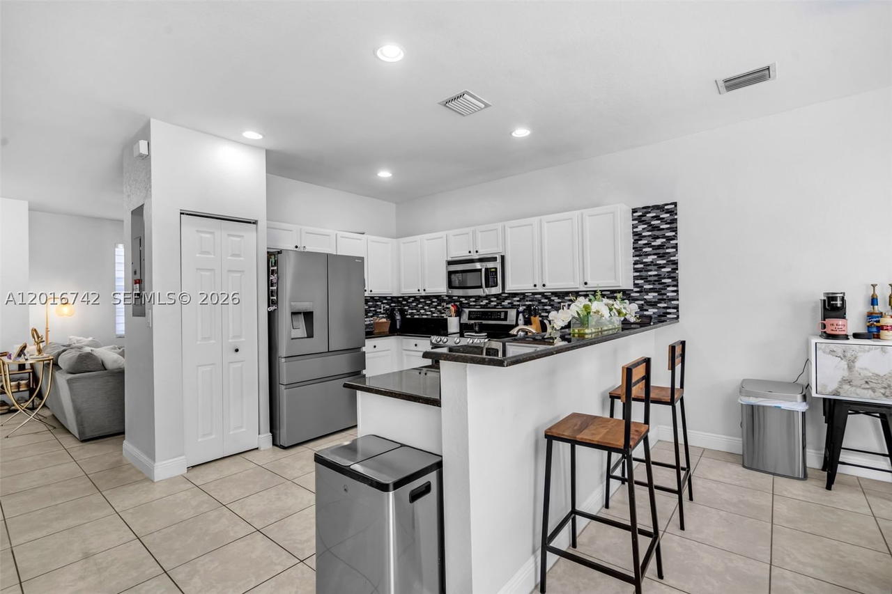 Real estate property located at 8936 35th Ln, Miami-dade, Bellagio Villas, Hialeah, FL