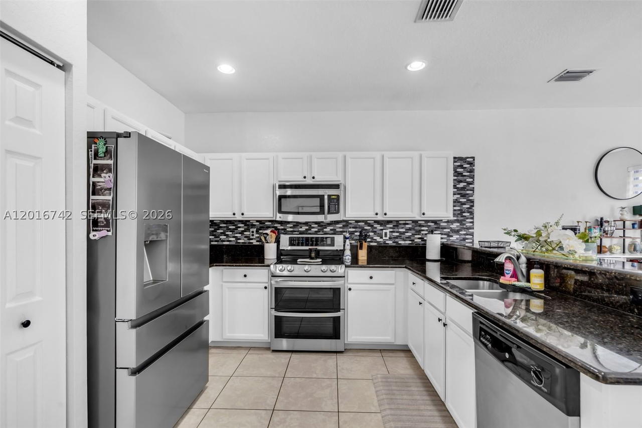 Real estate property located at 8936 35th Ln, Miami-dade, Bellagio Villas, Hialeah, FL