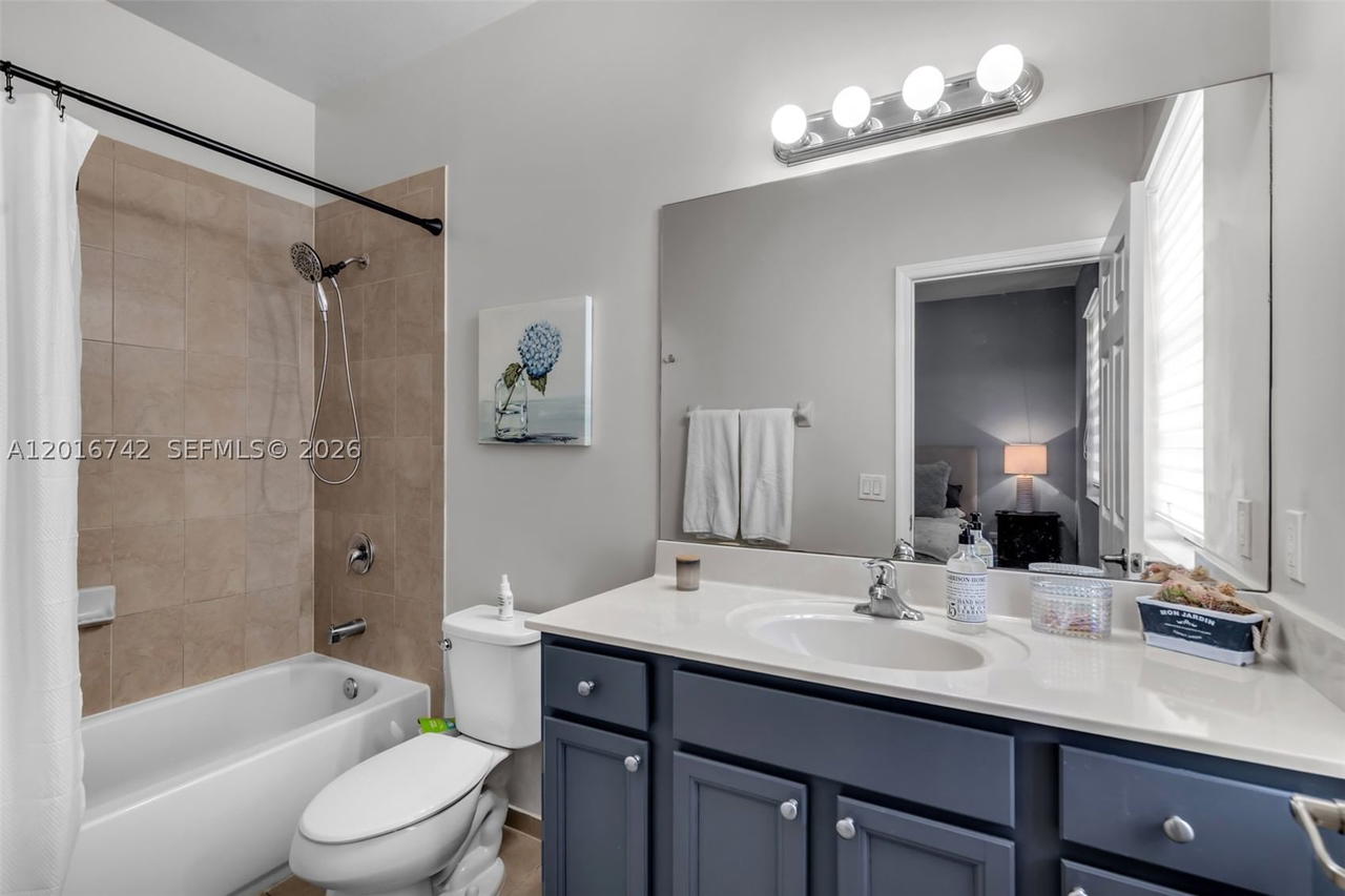 Real estate property located at 8936 35th Ln, Miami-dade, Bellagio Villas, Hialeah, FL