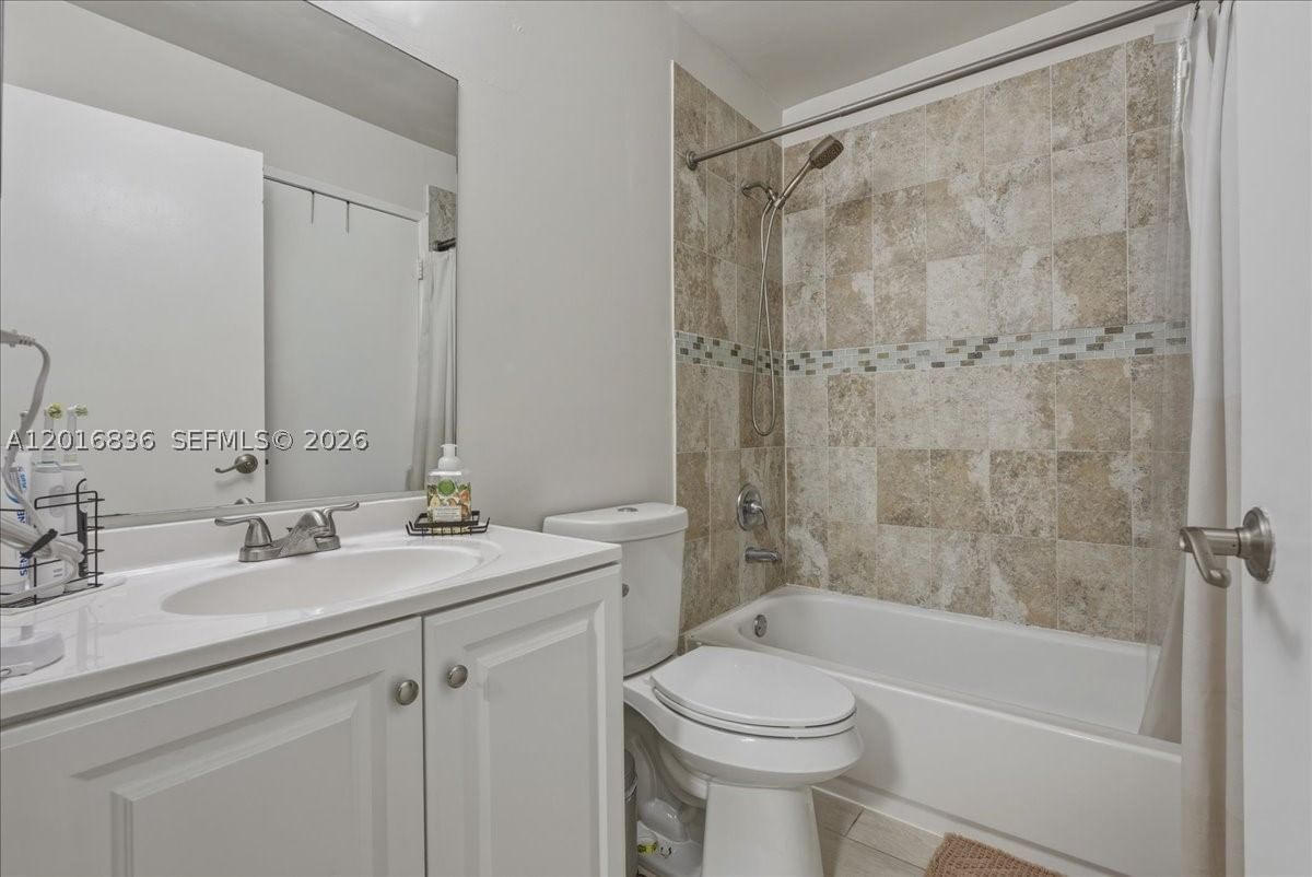 Real estate property located at 9860 Nob Hill Ln #9860, Broward, Villas De Venezia, Sunrise, FL