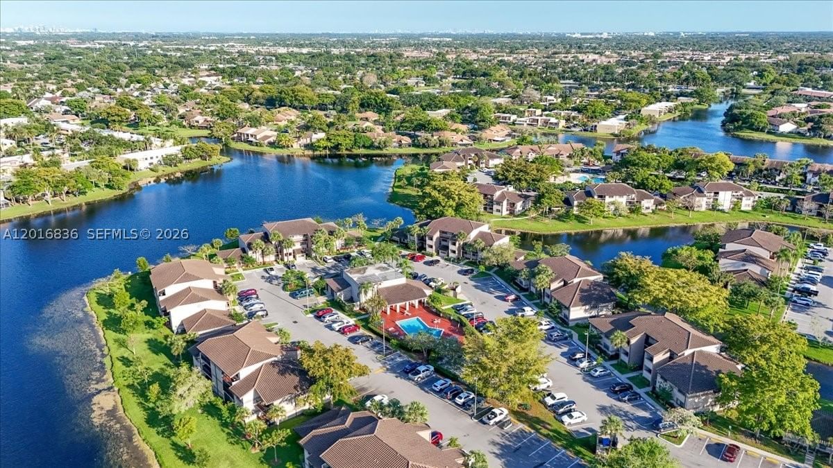 Real estate property located at 9860 Nob Hill Ln #9860, Broward, Villas De Venezia, Sunrise, FL