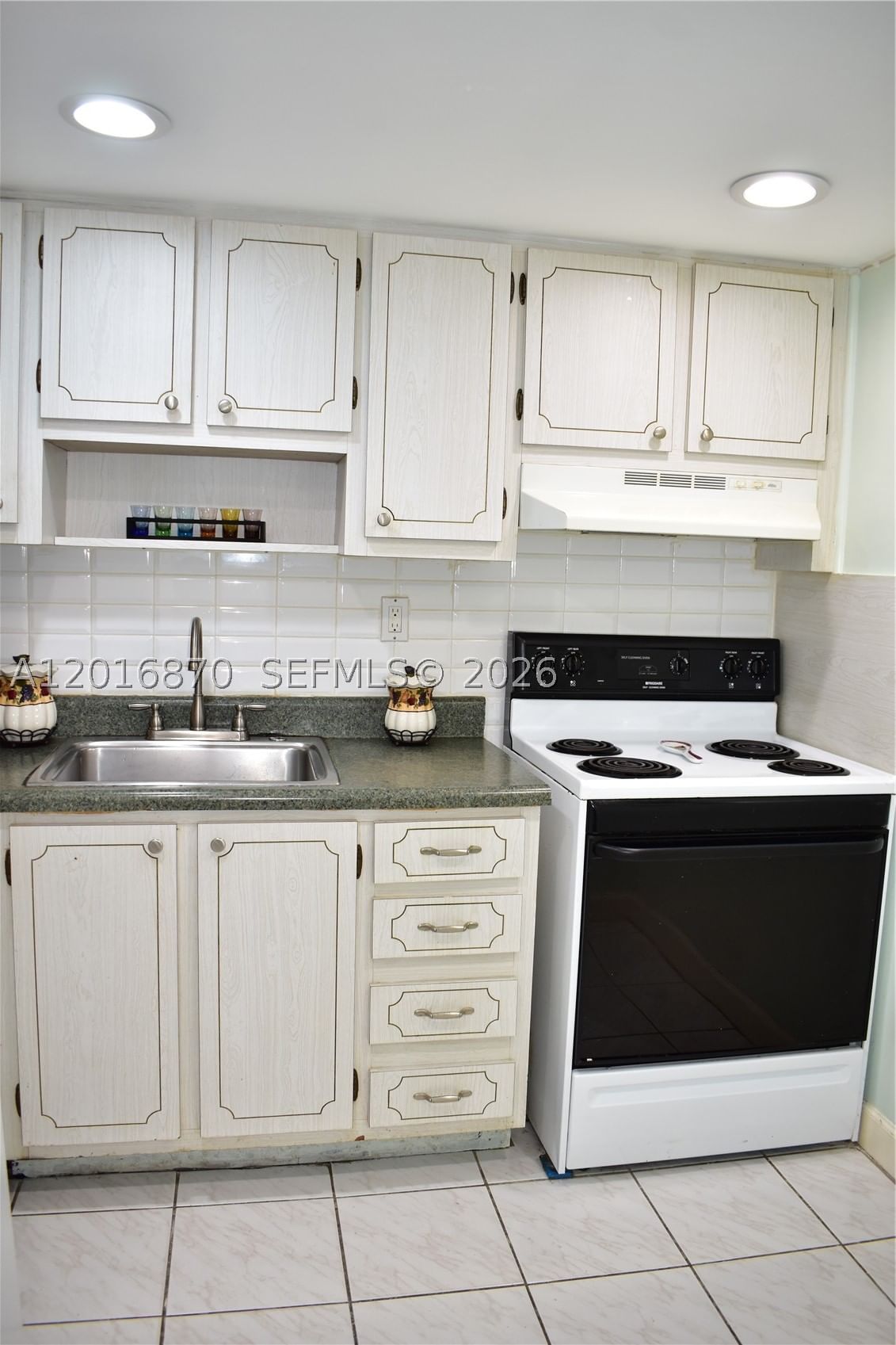 Real estate property located at 8851 Sunrise Lakes Blvd #207, Broward, Sunrise Lakes 76 Condo, Sunrise, FL